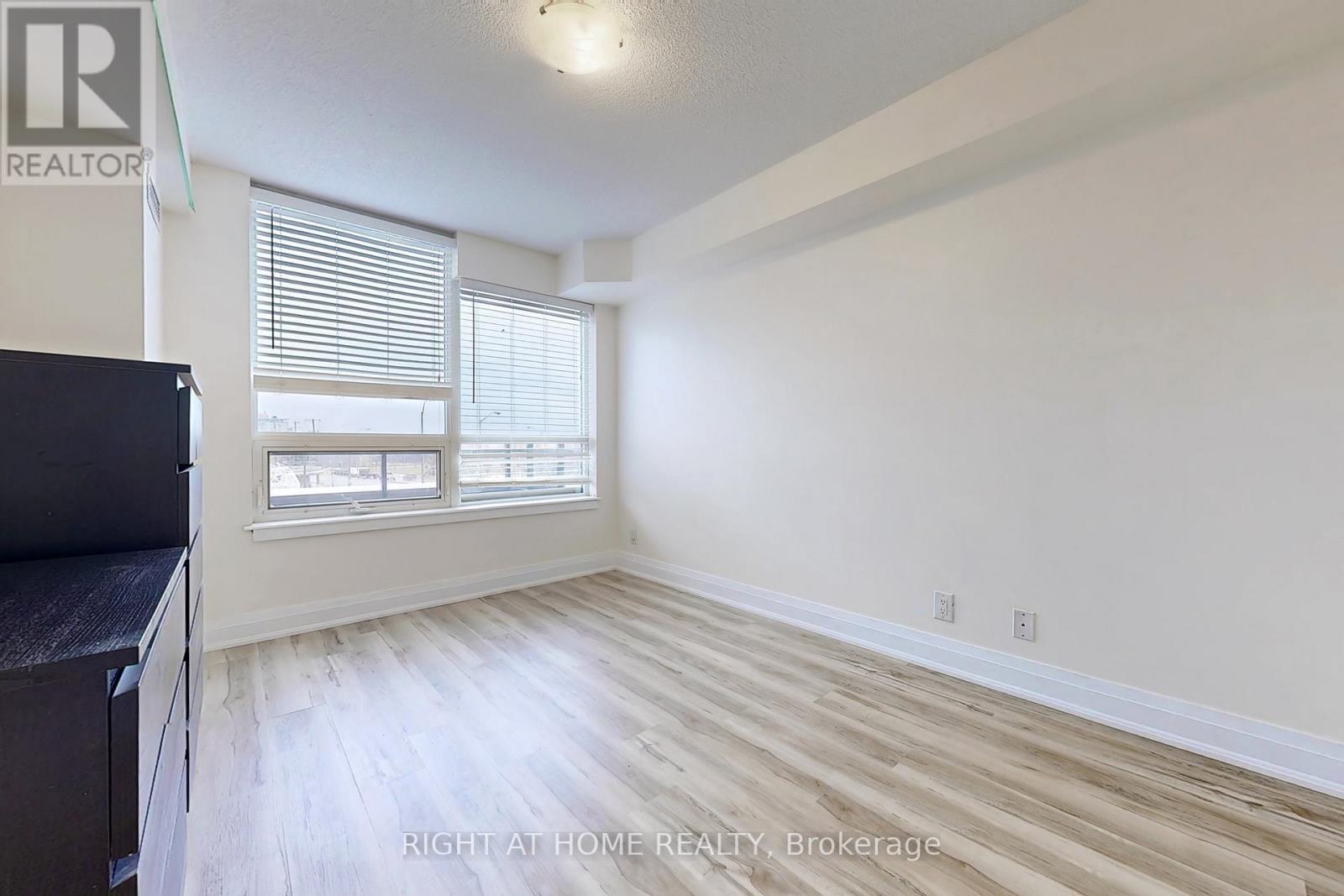 212 - 1060 Sheppard Avenue W, Toronto, Ontario  M3J 0G7 - Photo 13 - W12603218