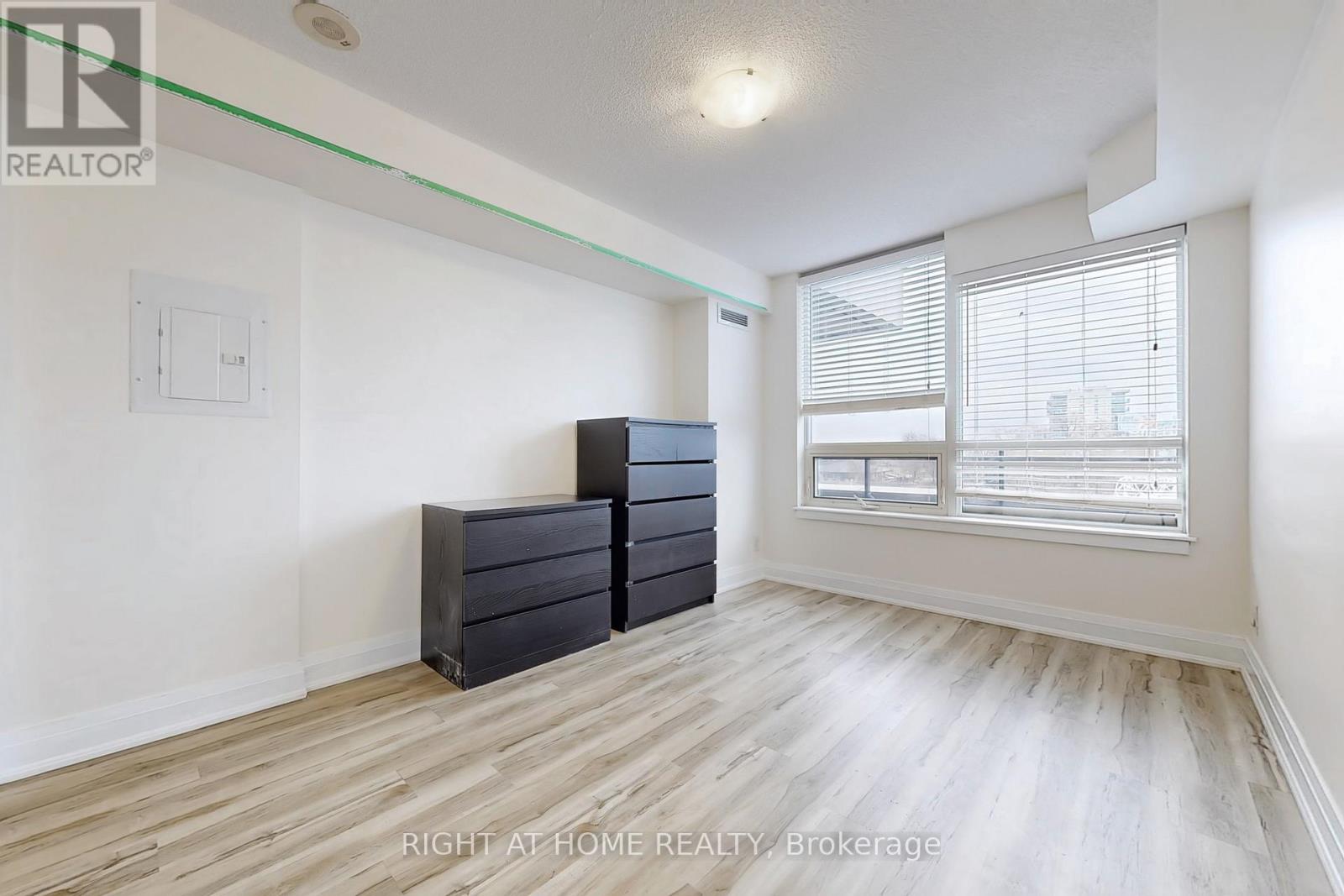 212 - 1060 Sheppard Avenue W, Toronto, Ontario  M3J 0G7 - Photo 14 - W12603218