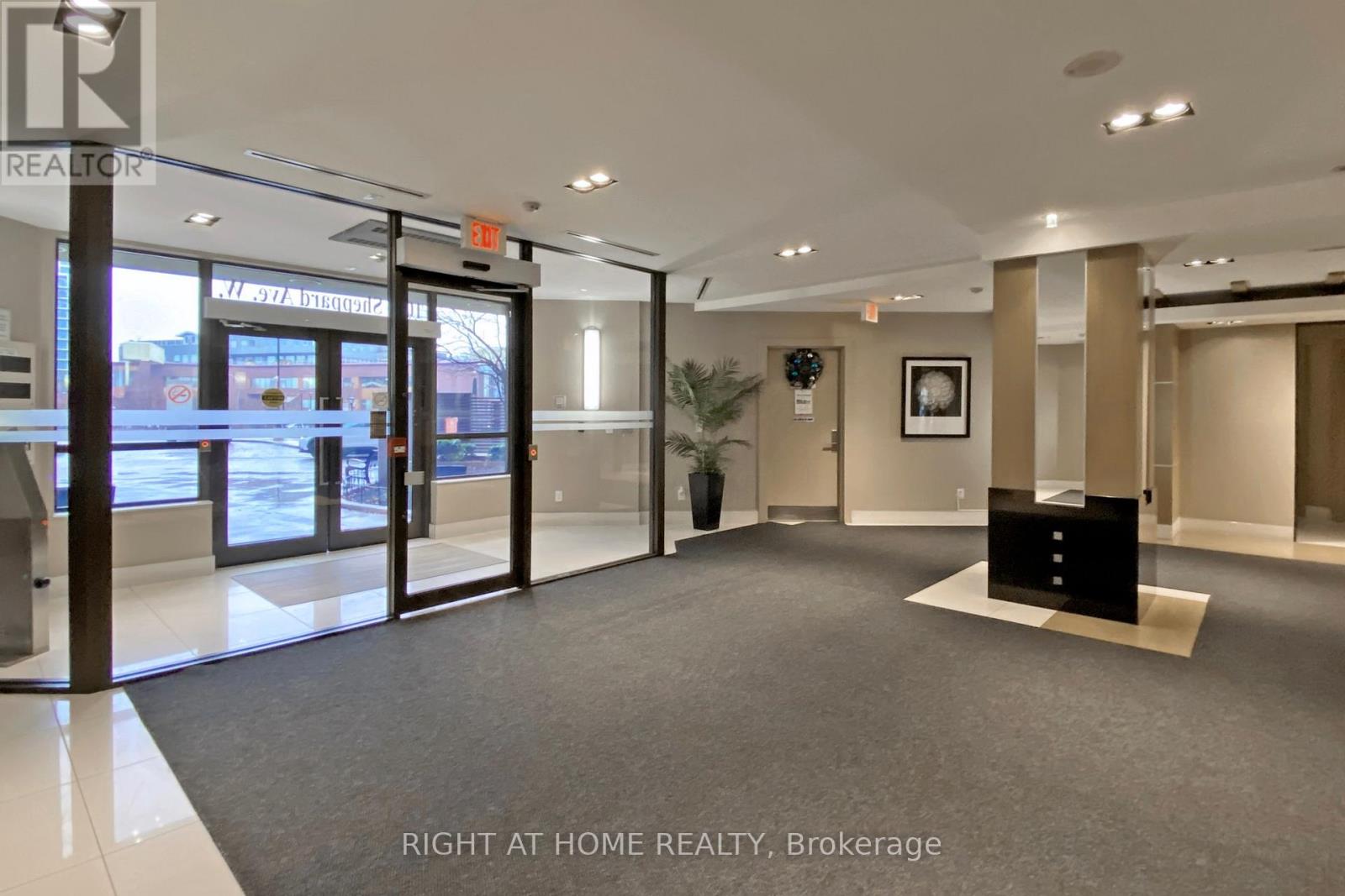 212 - 1060 Sheppard Avenue W, Toronto, Ontario  M3J 0G7 - Photo 3 - W12603218