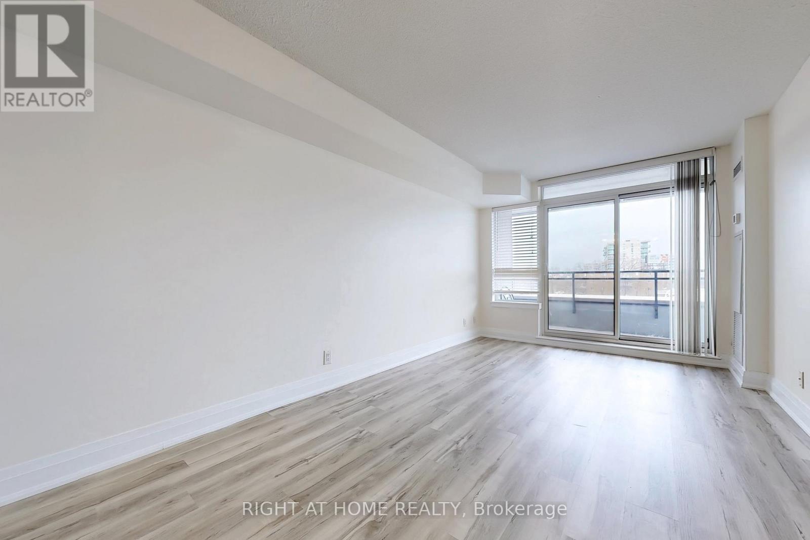 212 - 1060 Sheppard Avenue W, Toronto, Ontario  M3J 0G7 - Photo 5 - W12603218