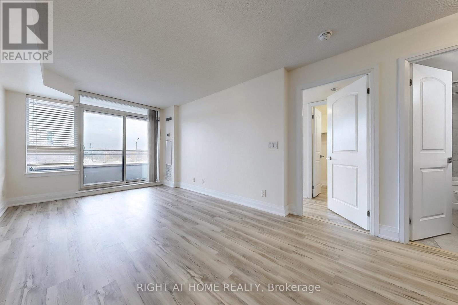 212 - 1060 Sheppard Avenue W, Toronto, Ontario  M3J 0G7 - Photo 6 - W12603218