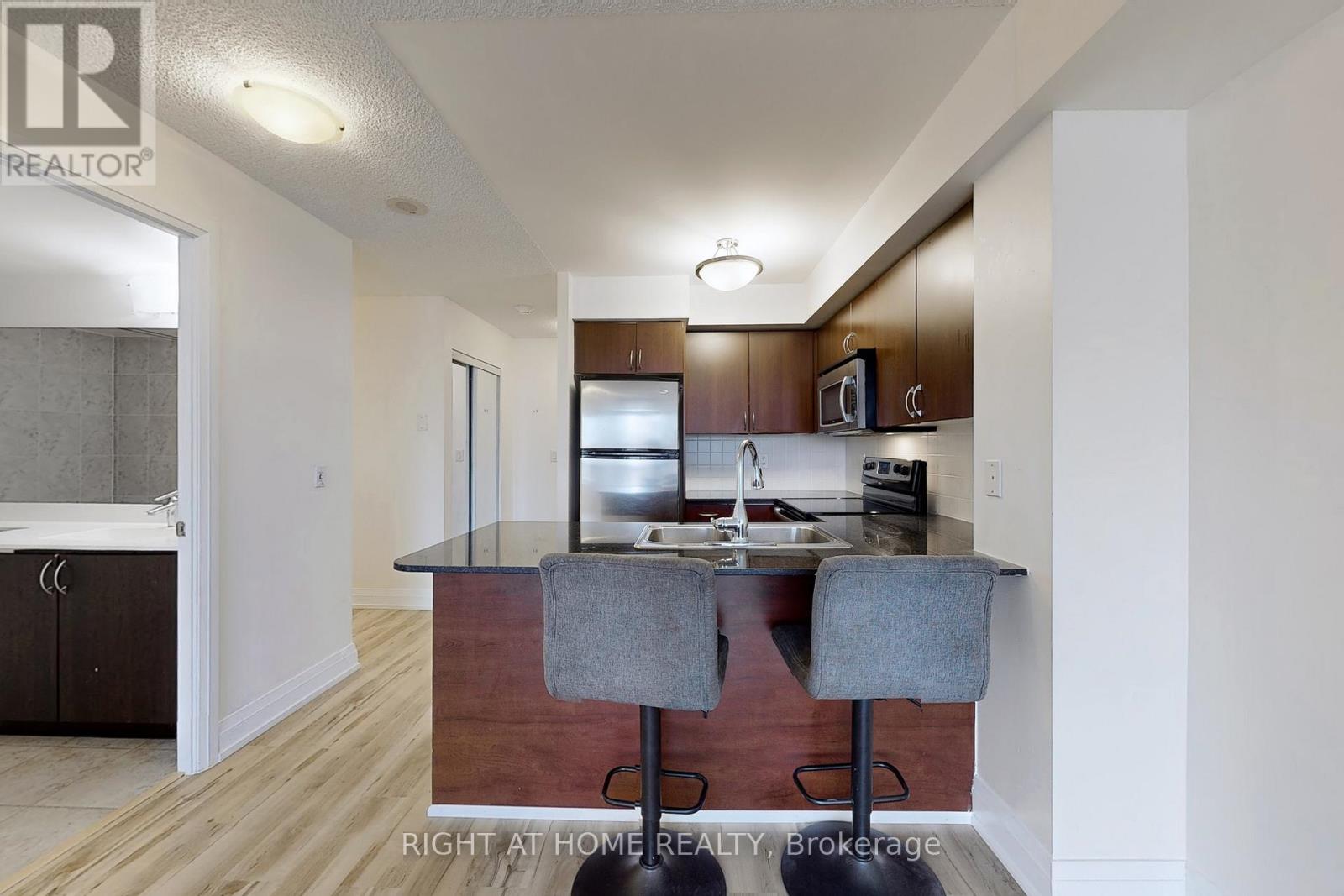 212 - 1060 Sheppard Avenue W, Toronto, Ontario  M3J 0G7 - Photo 9 - W12603218