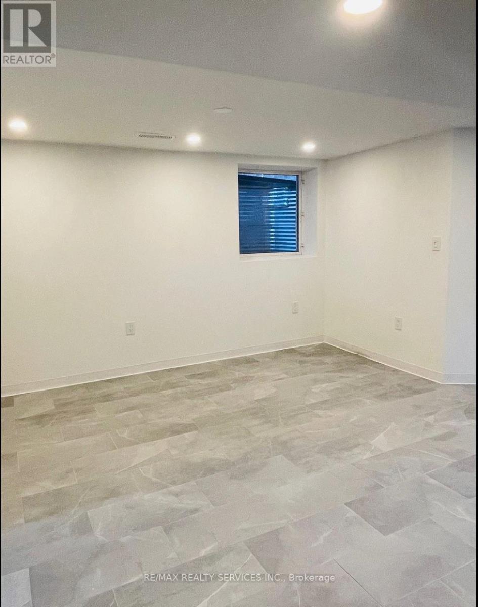 Basement - 14 Niles Court, Brampton, Ontario L6S 5T6 - Photo 12 - W12587888