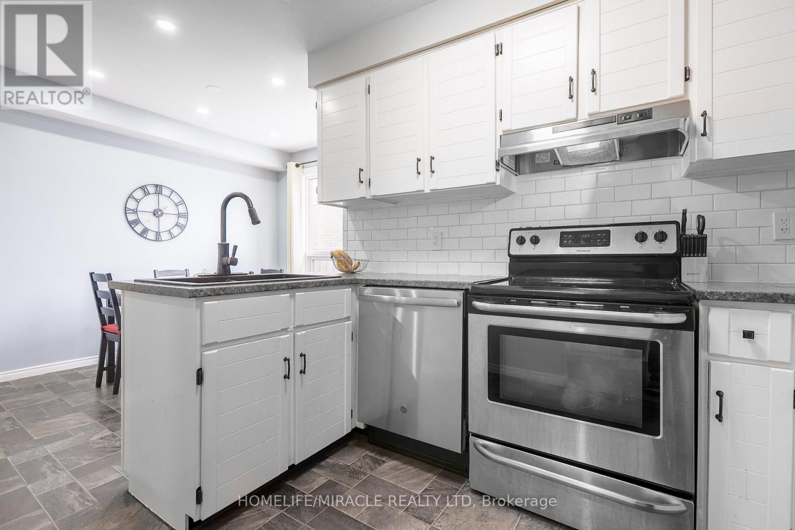 33 Mossgrove Court, Clarington, Ontario  L1E 1P3 - Photo 15 - E12601804