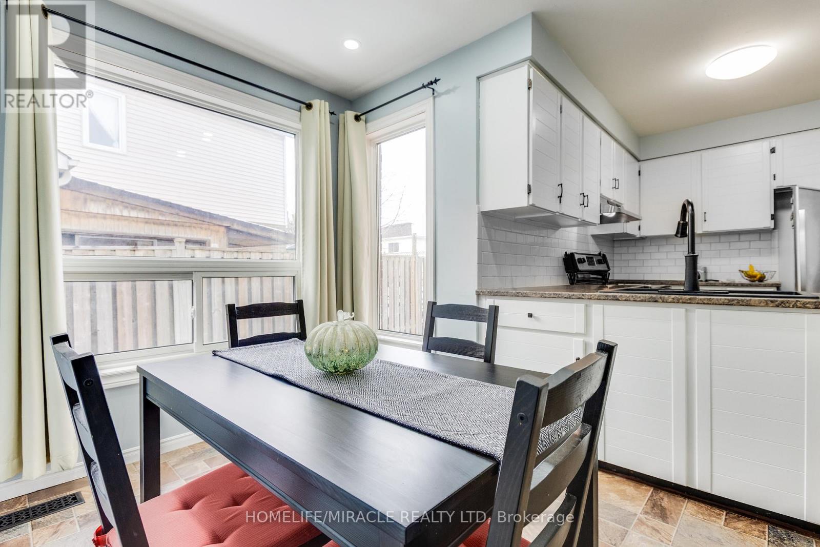 33 Mossgrove Court, Clarington, Ontario  L1E 1P3 - Photo 10 - E12601804