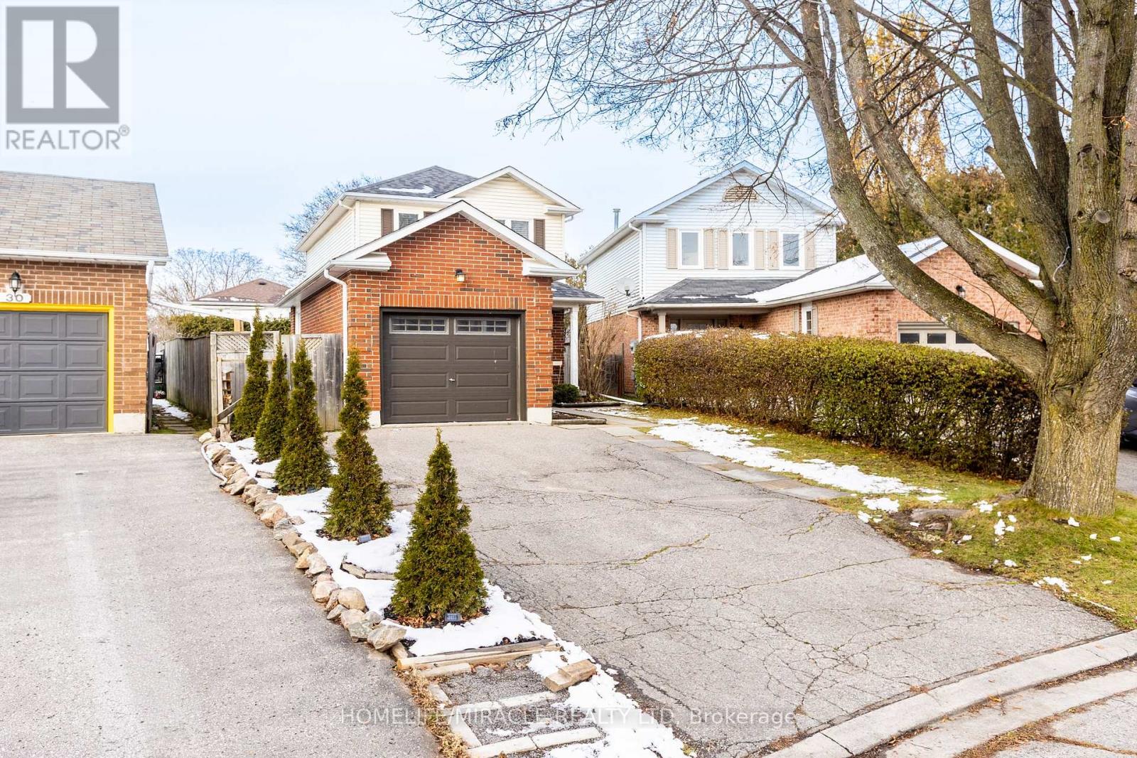 33 Mossgrove Court, Clarington, Ontario  L1E 1P3 - Photo 5 - E12601804