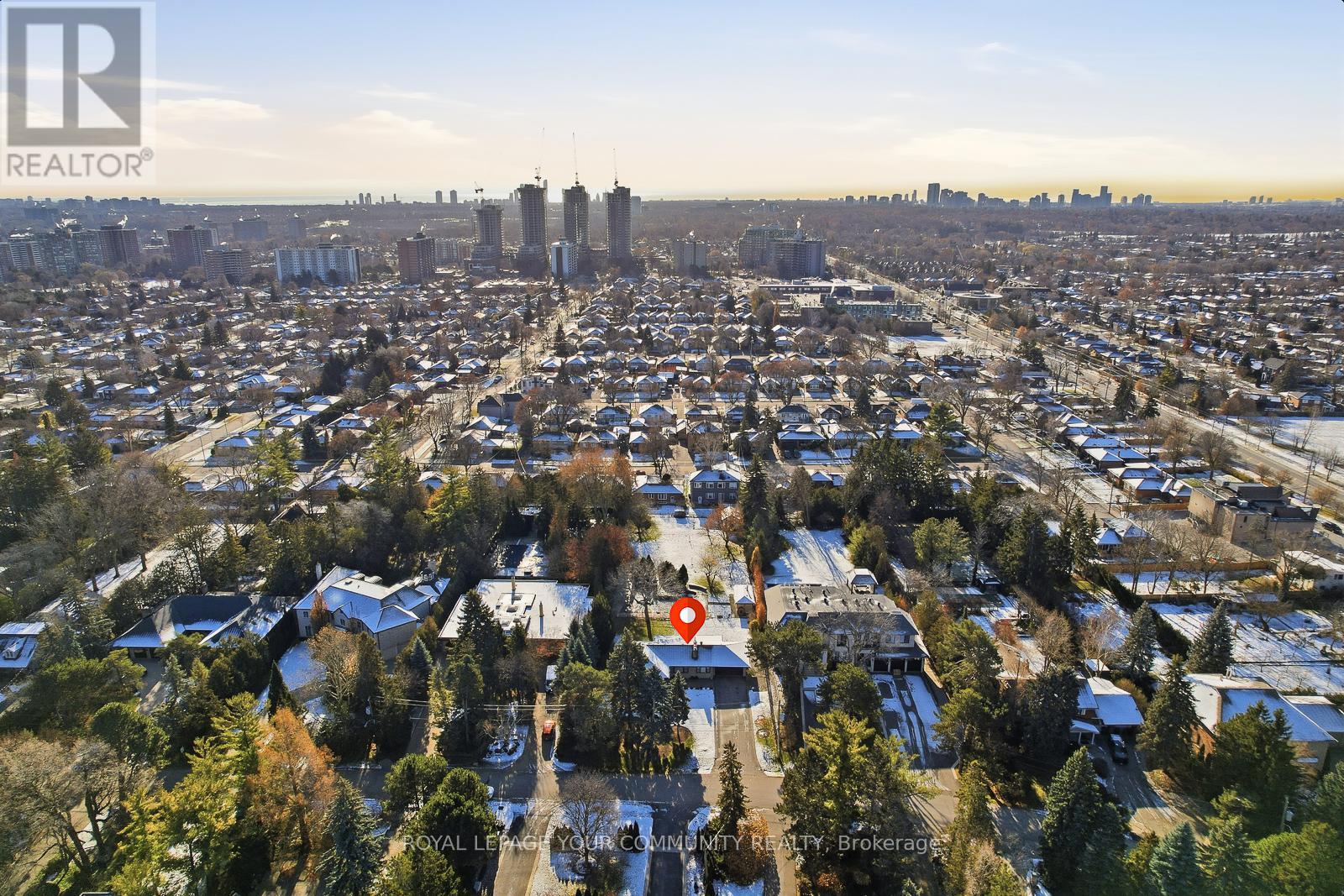 9 Westmount Park Road, Toronto, Ontario  M9P 1R4 - Photo 2 - W12598614