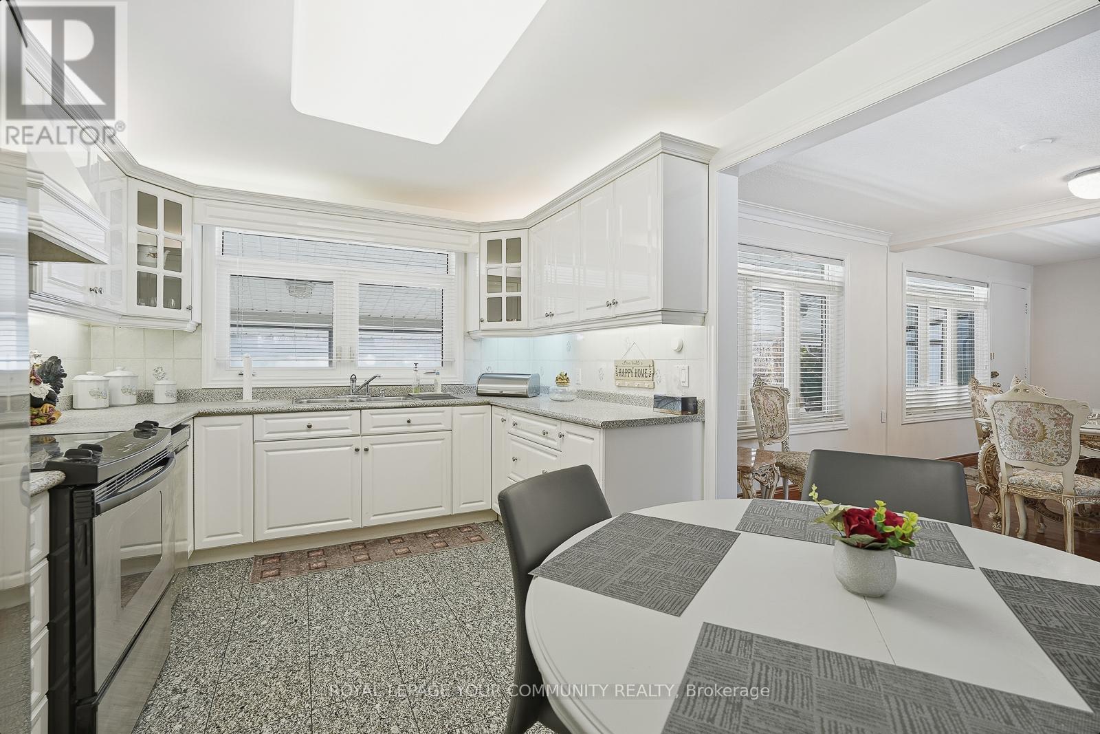 9 Westmount Park Road, Toronto, Ontario  M9P 1R4 - Photo 16 - W12598614