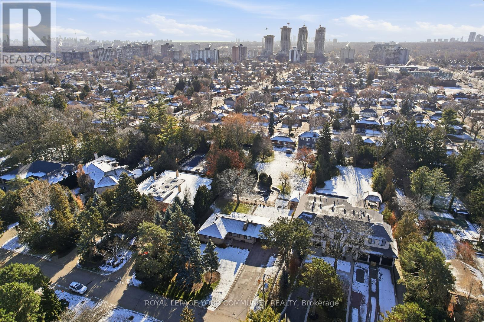 9 Westmount Park Road, Toronto, Ontario  M9P 1R4 - Photo 3 - W12598614