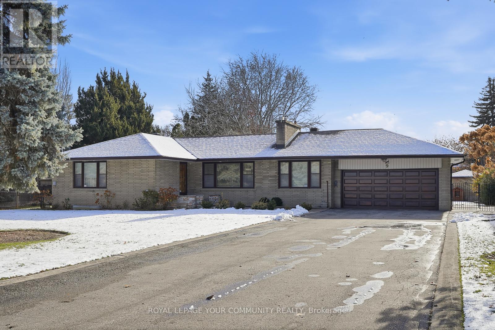 9 Westmount Park Road, Toronto, Ontario  M9P 1R4 - Photo 5 - W12598614