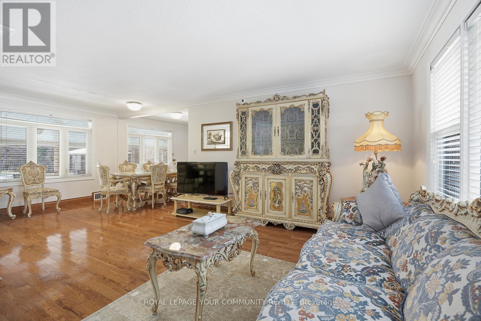 9 Westmount Park Road, Toronto, Ontario  M9P 1R4 - Photo 7 - W12598614