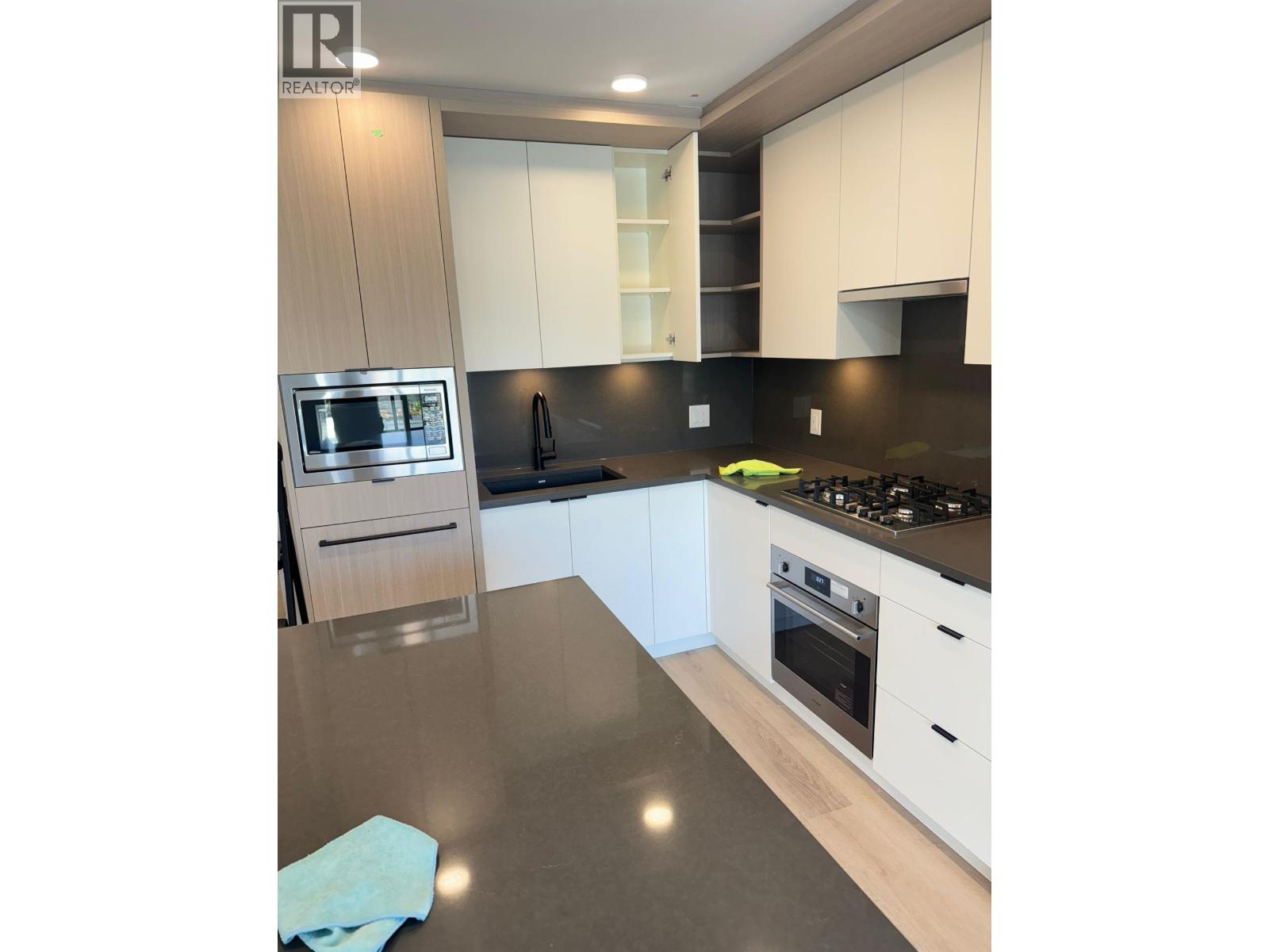 504 2268 E Broadway Street, Vancouver, British Columbia  V5N 1W9 - Photo 3 - R3072186