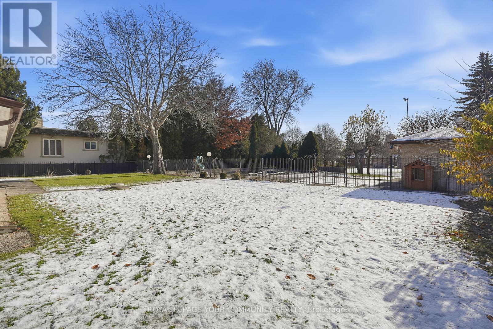 9 Westmount Park Road, Toronto, Ontario  M9P 1R4 - Photo 31 - W12598614