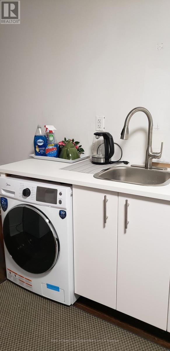 31 Barletta Drive, Vaughan, Ontario  L6A 4H5 - Photo 2 - N12603234