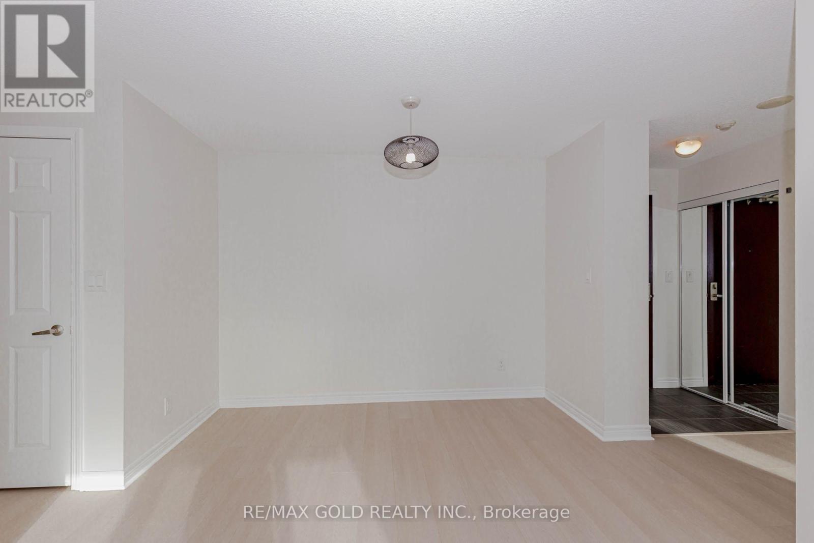 1507 - 208 Enfield Place, Mississauga, Ontario  L5B 0B8 - Photo 11 - W12603224