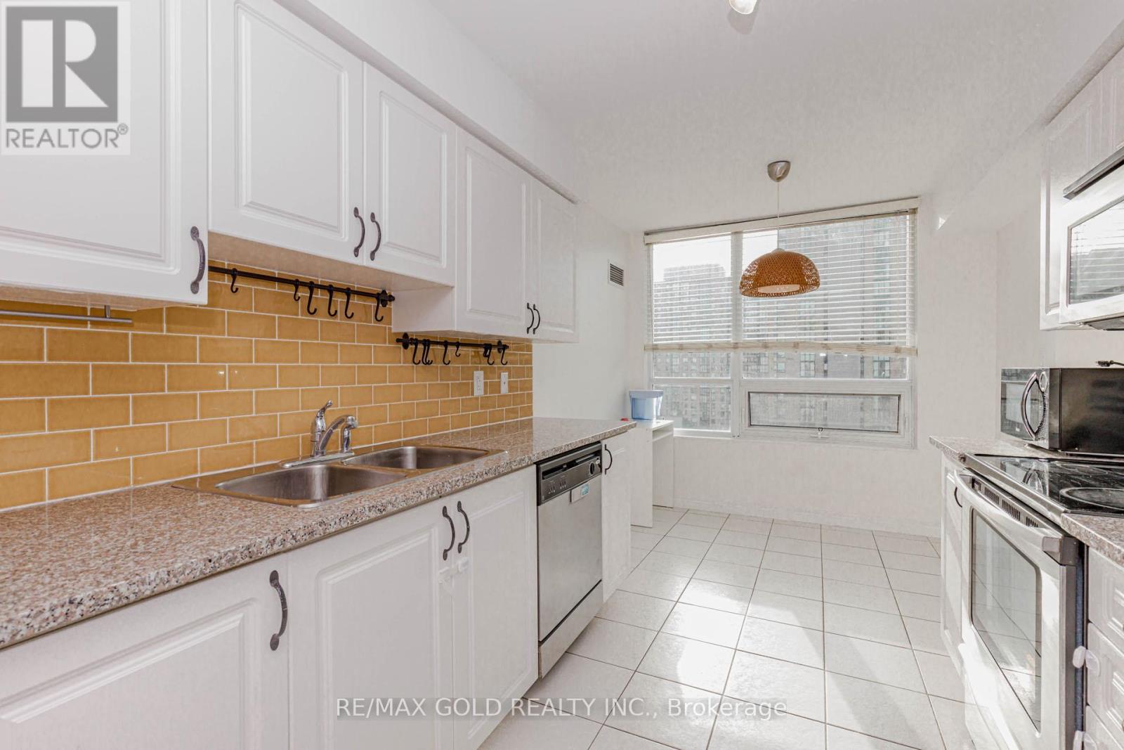 1507 - 208 Enfield Place, Mississauga, Ontario  L5B 0B8 - Photo 18 - W12603224