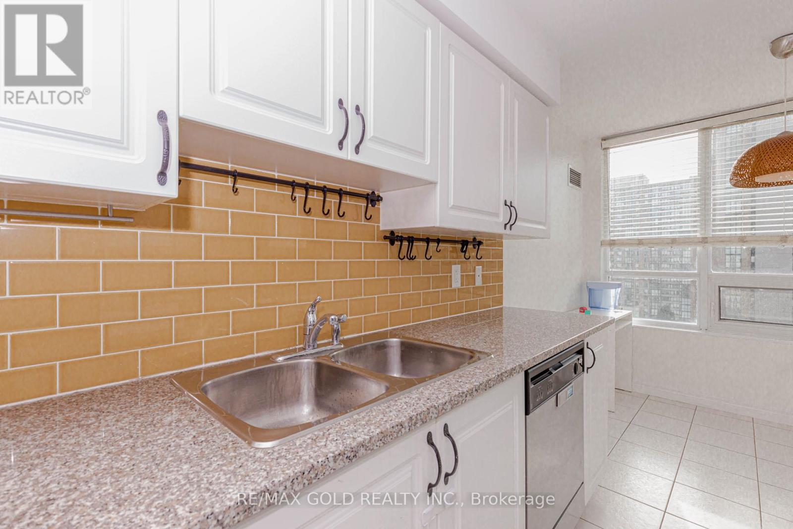 1507 - 208 Enfield Place, Mississauga, Ontario  L5B 0B8 - Photo 21 - W12603224