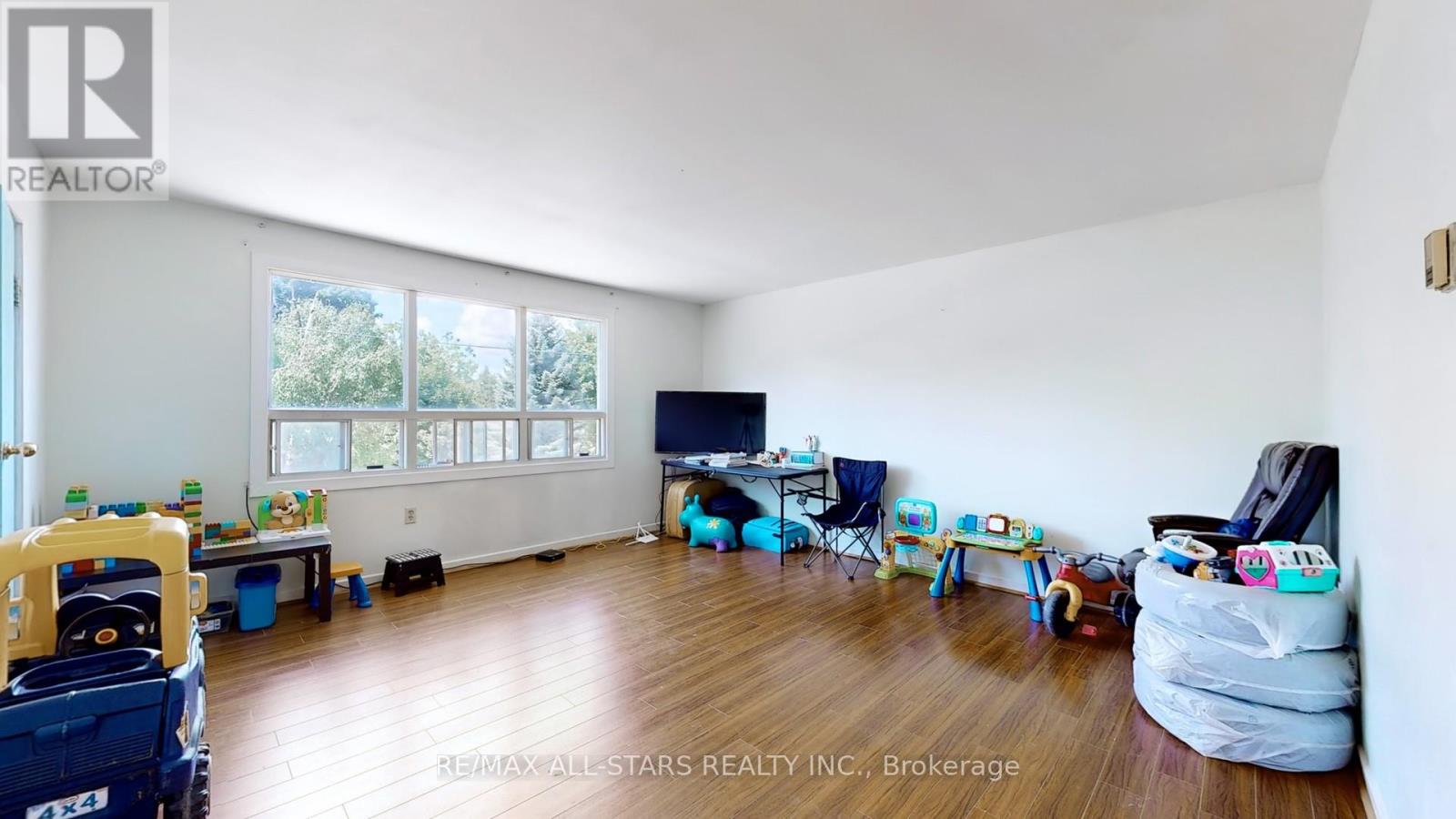 88 Elliott Street, Brampton, Ontario L6Y 1W3 - Photo 13 - W12421352