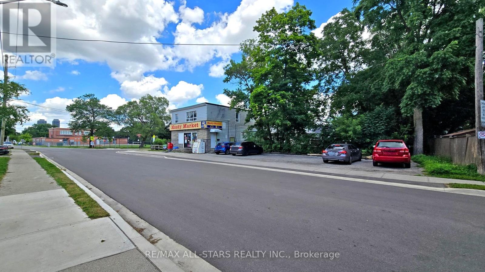 88 ELLIOTT STREET, Brampton, Ontario