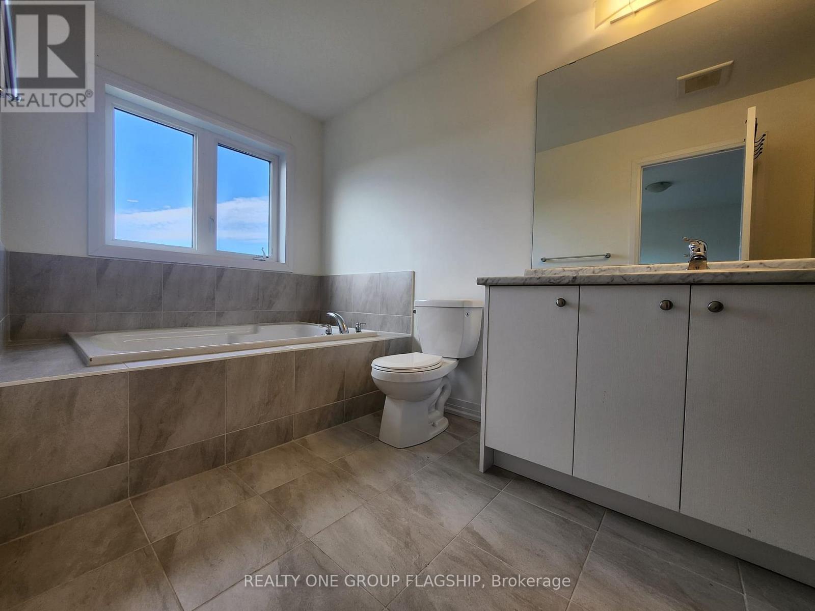 65 Velvet Way, Thorold, Ontario  L2V 0P3 - Photo 19 - X12479178