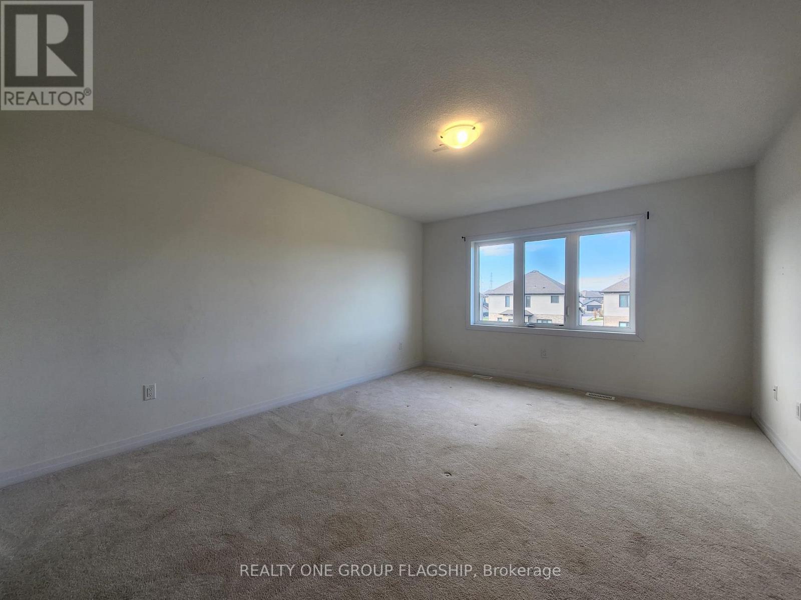 65 Velvet Way, Thorold, Ontario  L2V 0P3 - Photo 12 - X12479178