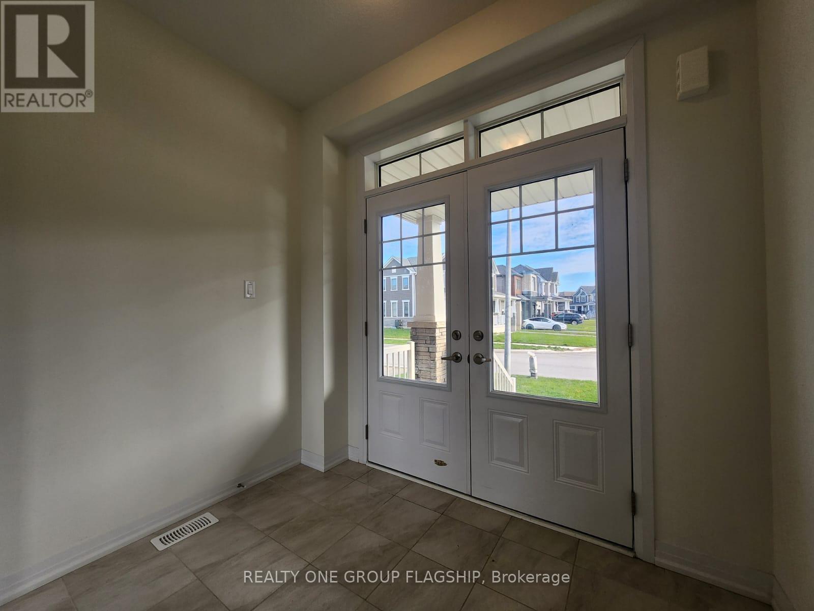 65 Velvet Way, Thorold, Ontario  L2V 0P3 - Photo 2 - X12479178