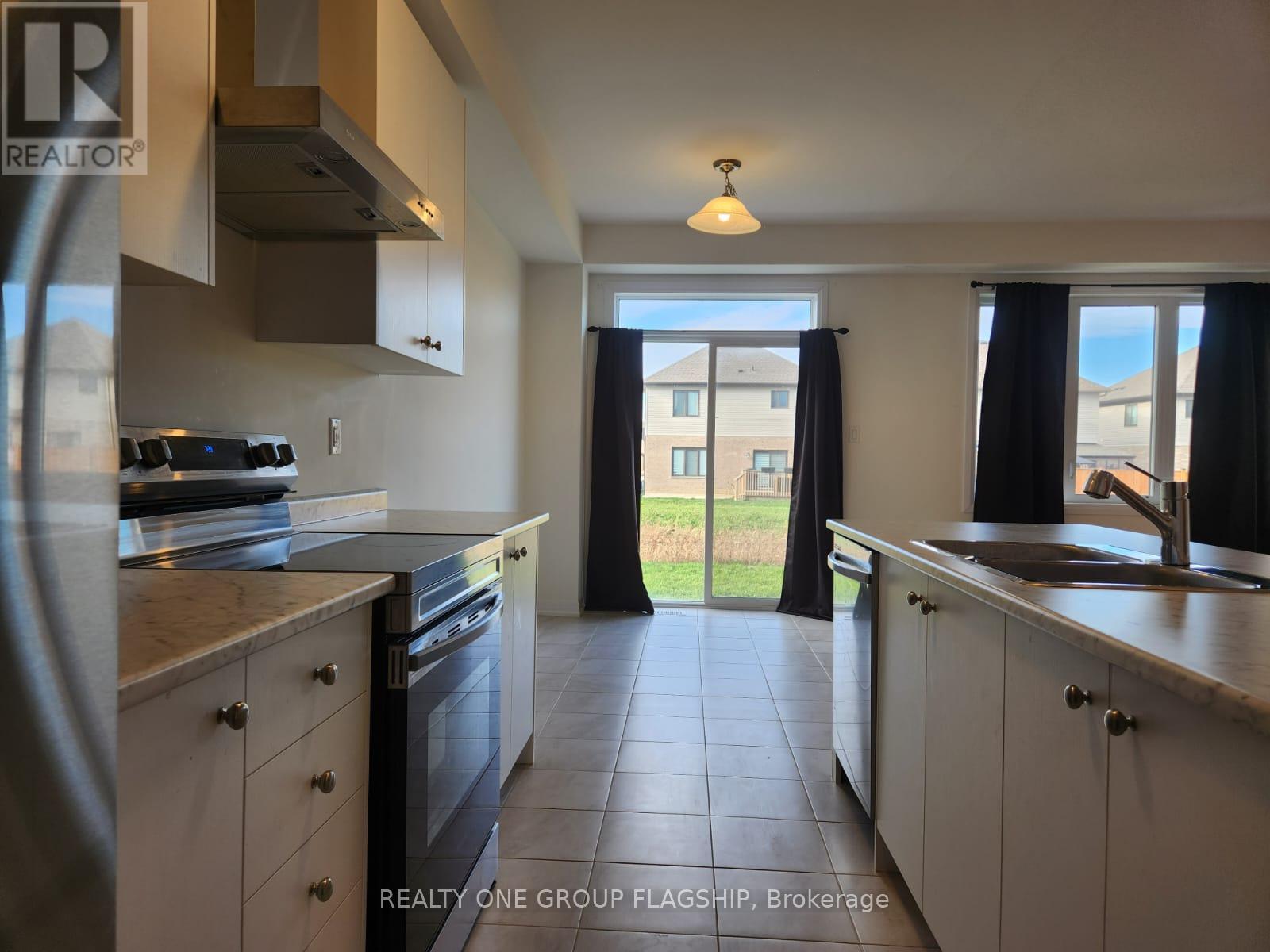 65 Velvet Way, Thorold, Ontario  L2V 0P3 - Photo 9 - X12479178