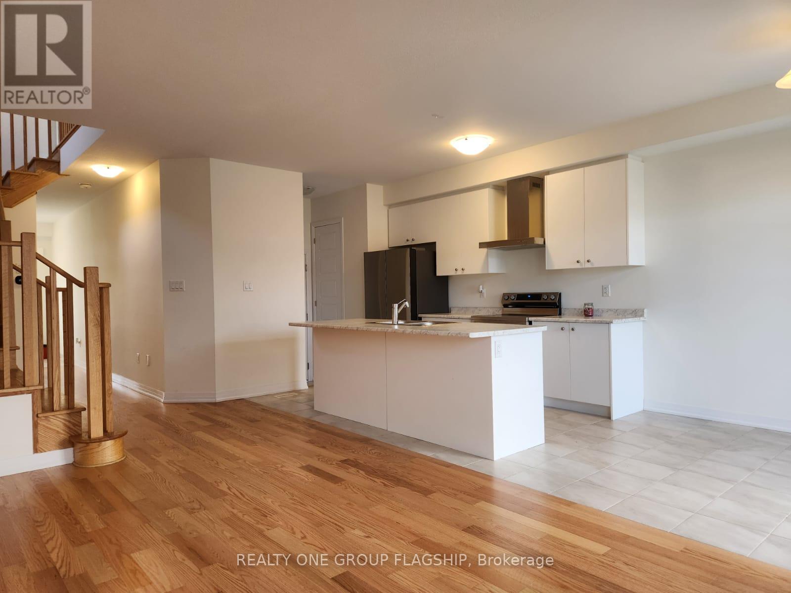 65 Velvet Way, Thorold, Ontario  L2V 0P3 - Photo 5 - X12479178