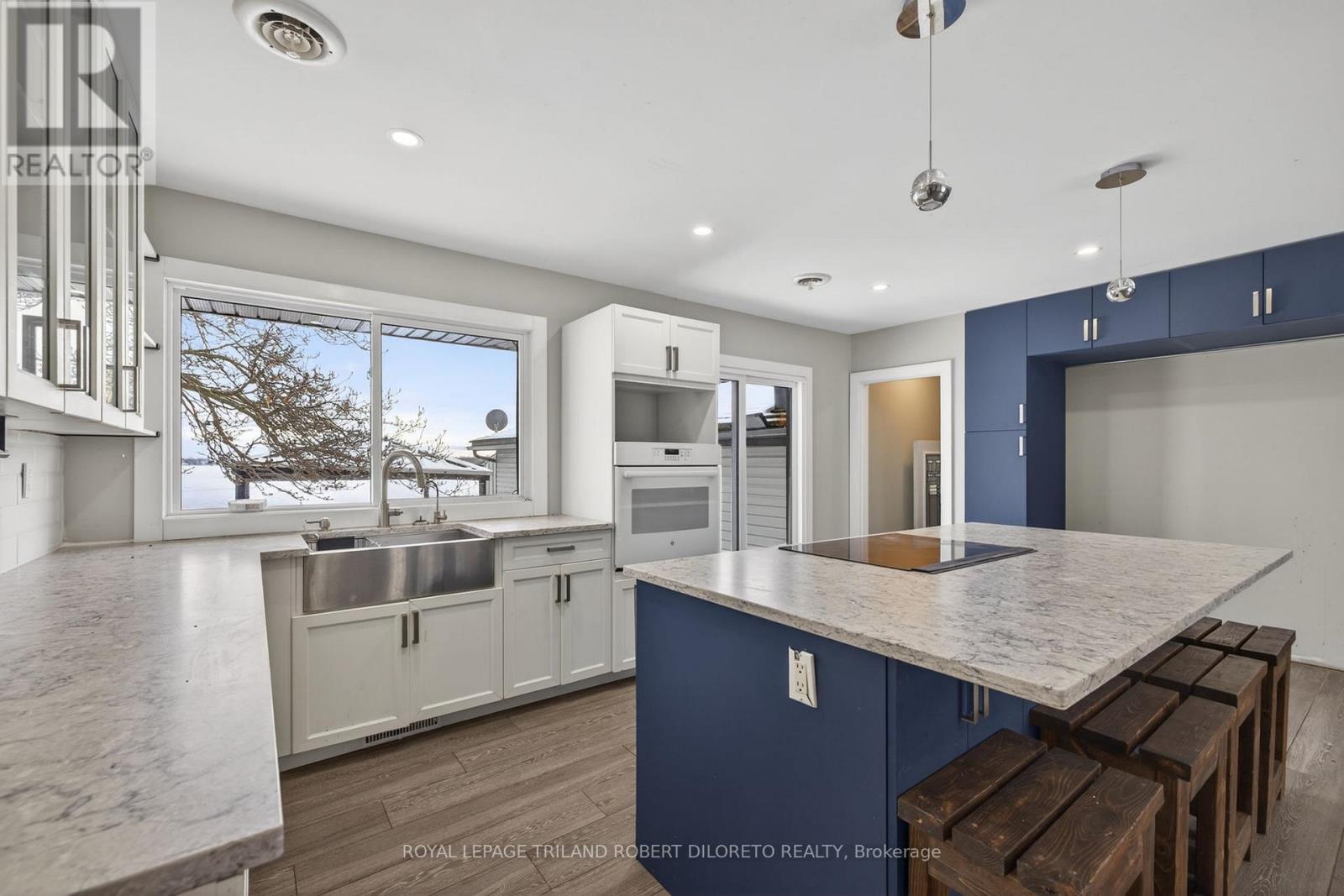 9755 Longwoods Road, Middlesex Centre, Ontario  N6P 1P2 - Photo 10 - X12603306