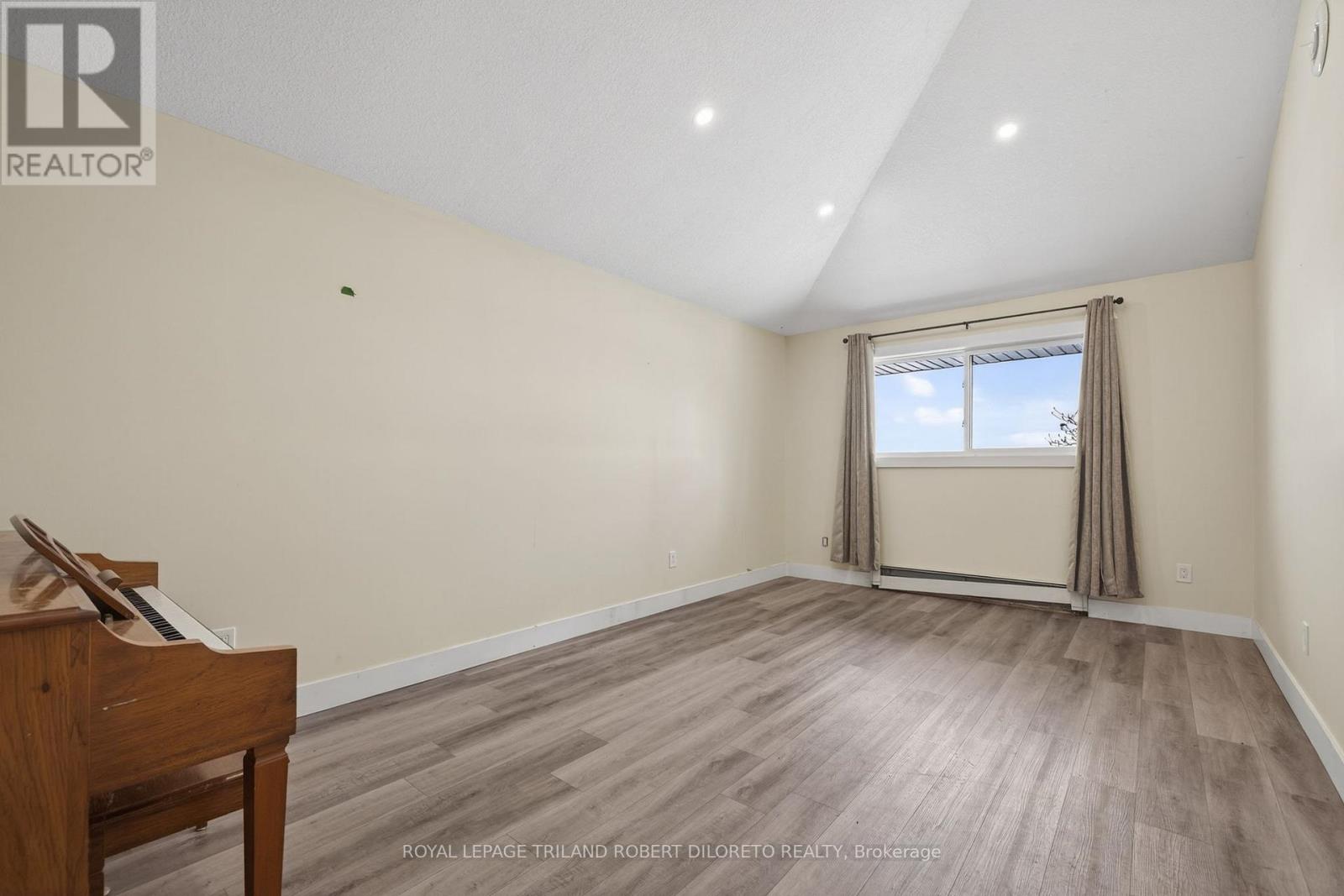 9755 Longwoods Road, Middlesex Centre, Ontario  N6P 1P2 - Photo 13 - X12603306