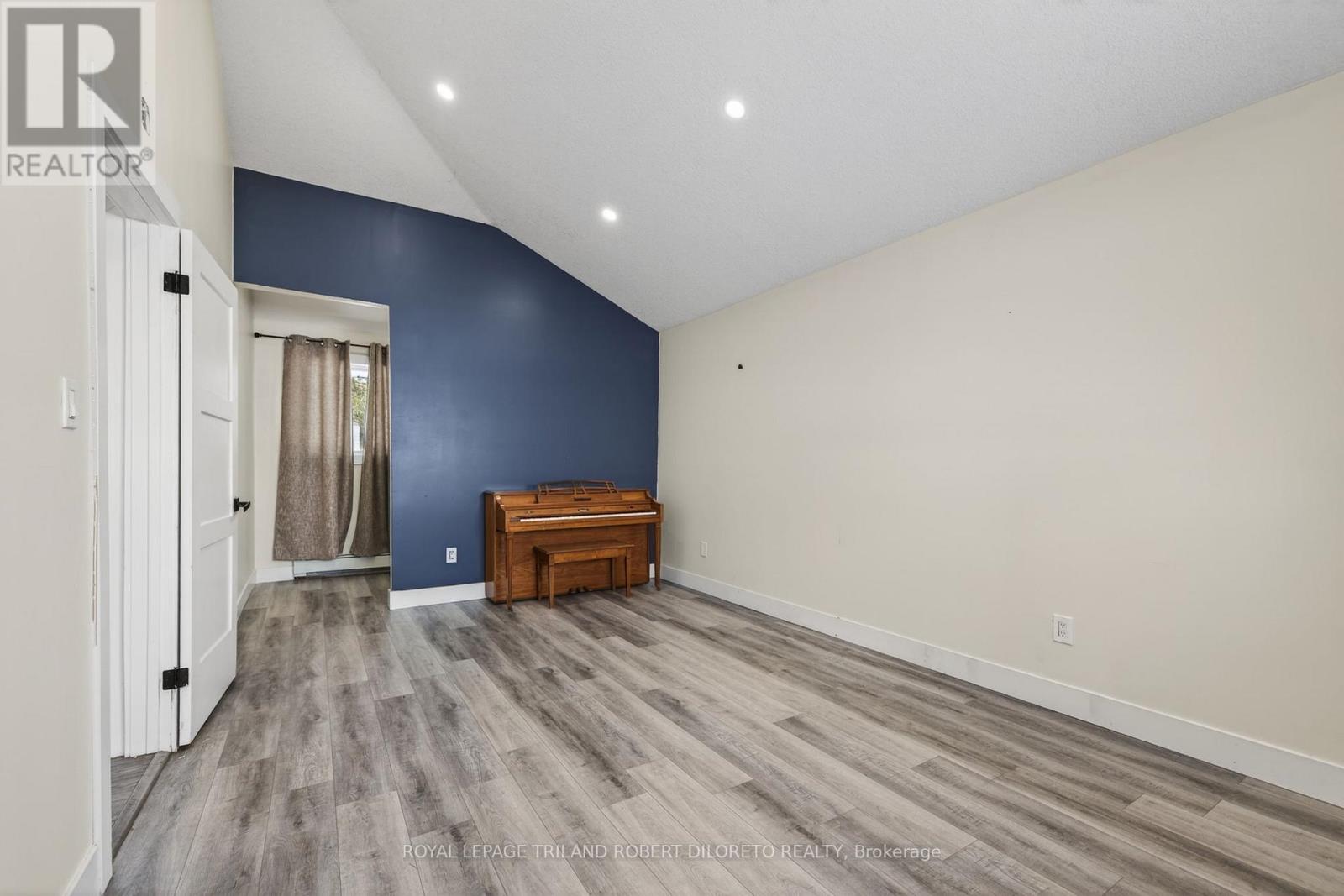 9755 Longwoods Road, Middlesex Centre, Ontario  N6P 1P2 - Photo 14 - X12603306