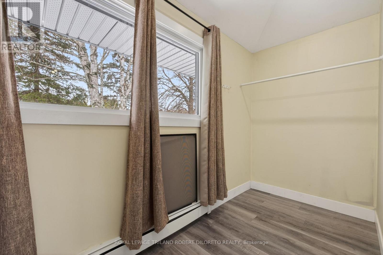 9755 Longwoods Road, Middlesex Centre, Ontario  N6P 1P2 - Photo 15 - X12603306