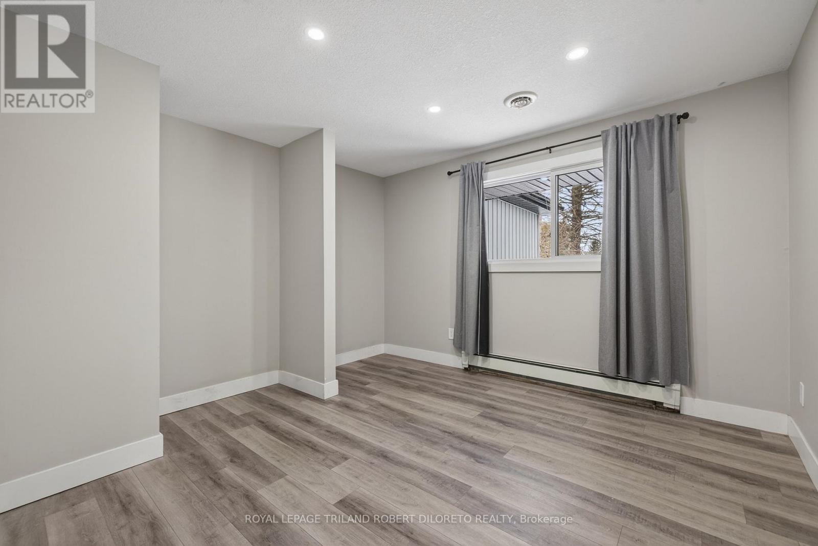 9755 Longwoods Road, Middlesex Centre, Ontario  N6P 1P2 - Photo 16 - X12603306