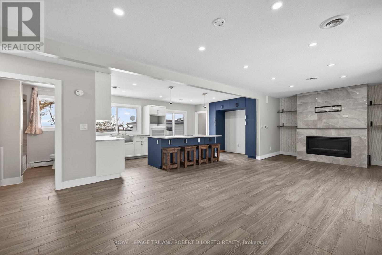 9755 Longwoods Road, Middlesex Centre, Ontario  N6P 1P2 - Photo 7 - X12603306