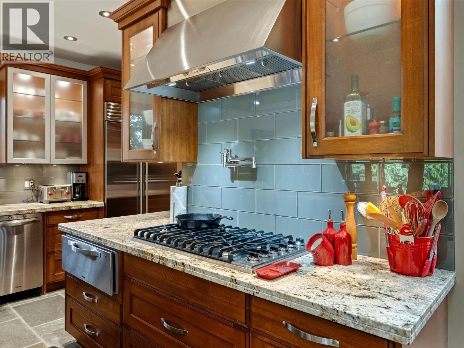 2341 Gondola Way, Whistler, British Columbia  V8E 0N2 - Photo 5 - R3043674