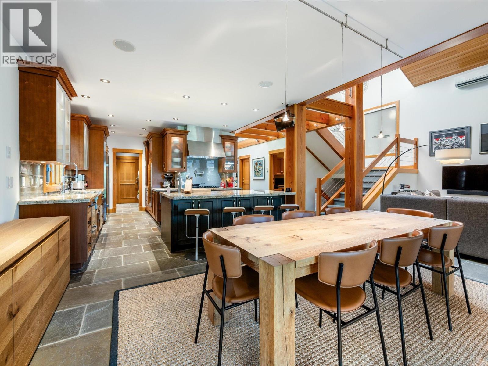 2341 Gondola Way, Whistler, British Columbia  V8E 0N2 - Photo 4 - R3043674