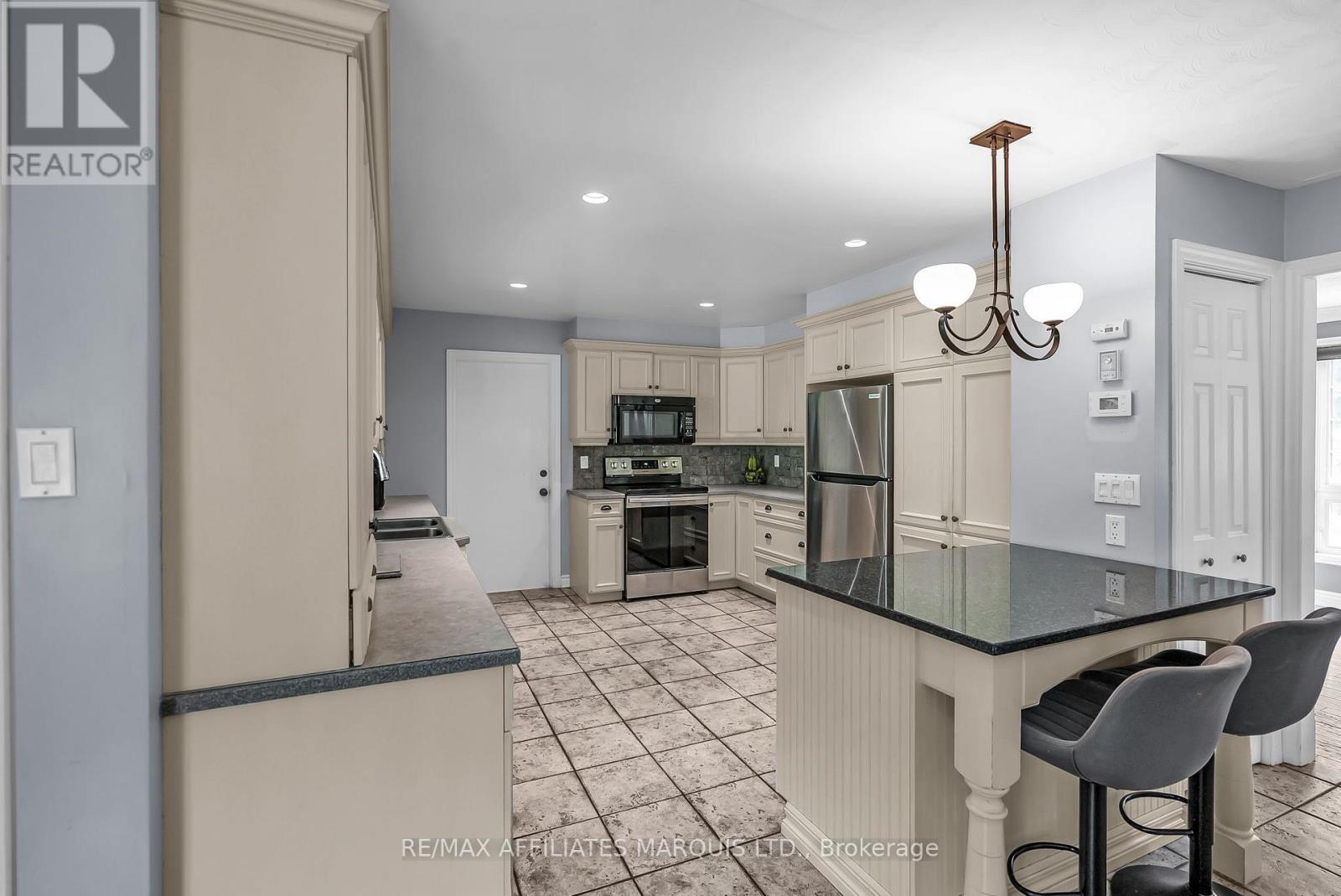 18201 County Rd 19 Road, South Glengarry, Ontario  K6K 0A7 - Photo 12 - X12436107