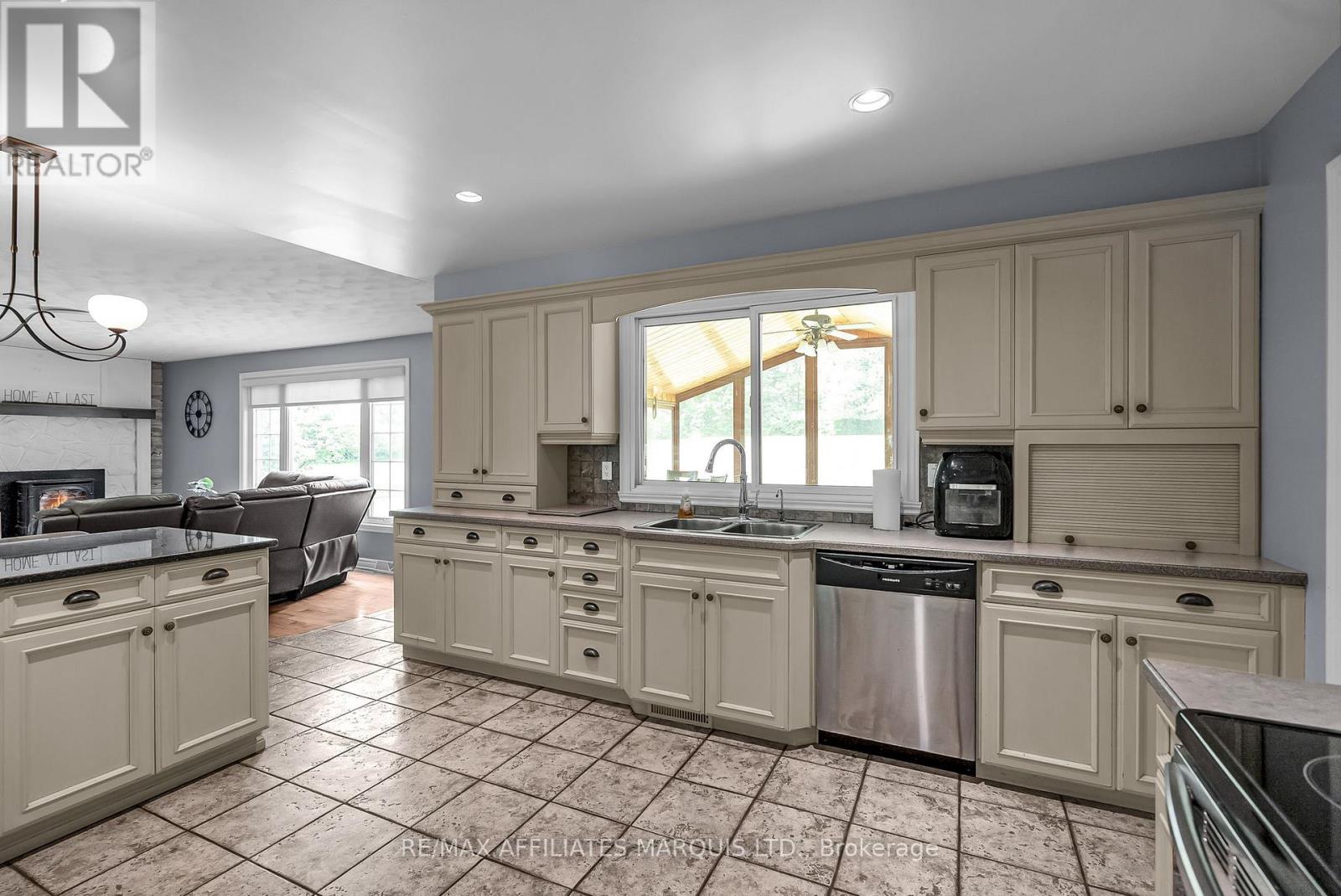 18201 County Rd 19 Road, South Glengarry, Ontario  K6K 0A7 - Photo 15 - X12436107