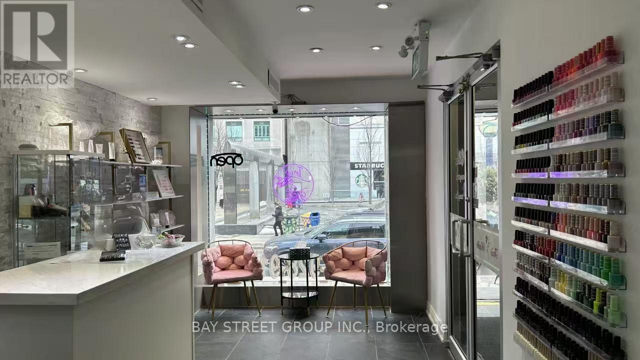 128 1/2 Cumberland Street, Toronto, Ontario  M5R 1A6 - Photo 2 - C12603262