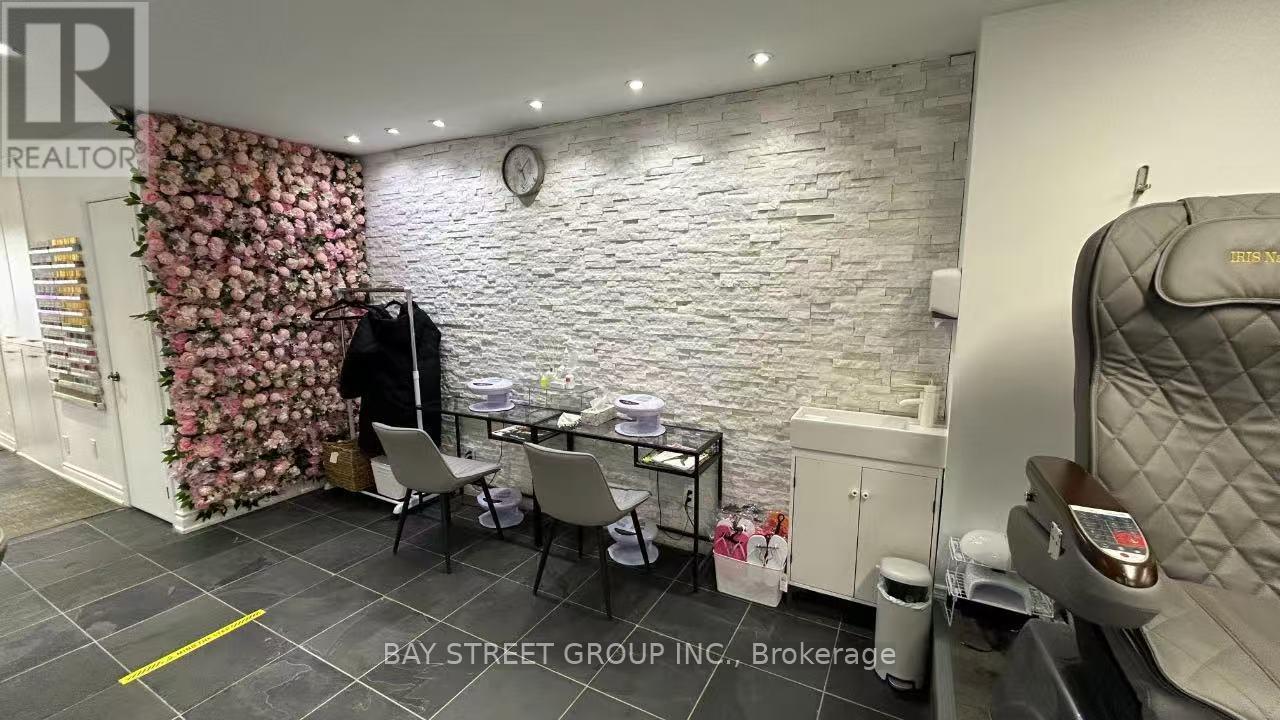 128 1/2 Cumberland Street, Toronto, Ontario  M5R 1A6 - Photo 3 - C12603262