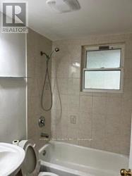 358 Lynett Crescent, Richmond Hill, Ontario  L4C 2V5 - Photo 9 - N12603266