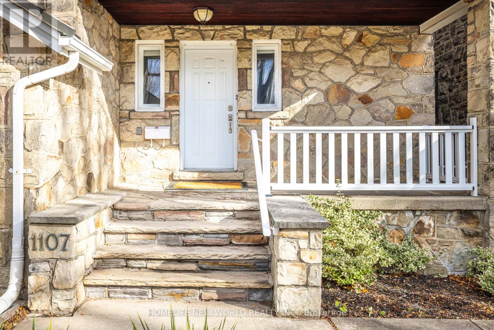 1107 Royal York Road, Toronto, Ontario  M8X 2G8 - Photo 3 - W12603298