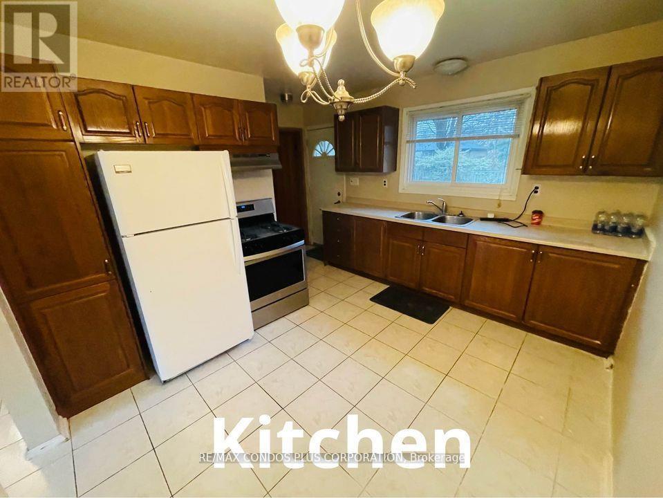 4071 Churchill Drive, Windsor, Ontario N9G 2E6 - Photo 4 - X12603252