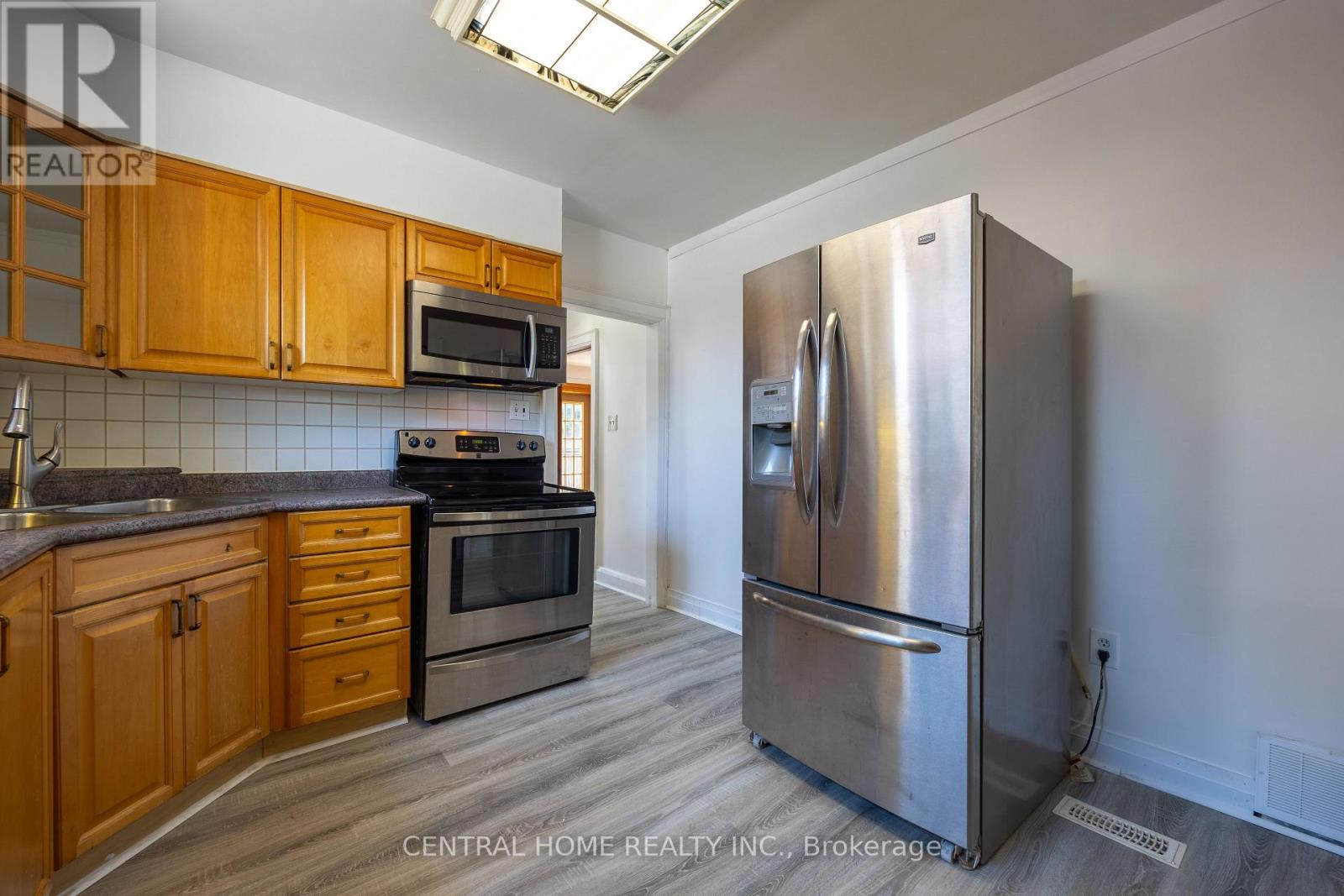 1650 King Street E, Hamilton, Ontario L8K 1T9 - Photo 8 - X12603270