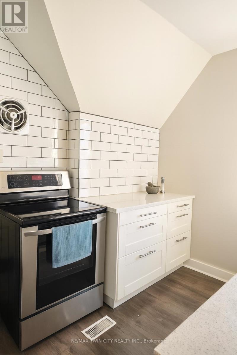 201 - 63 Henry Street, Cambridge, Ontario  N1R 3W5 - Photo 3 - X12603296