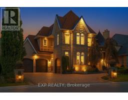 22 LONGTHORPE COURT, Aurora, Ontario
