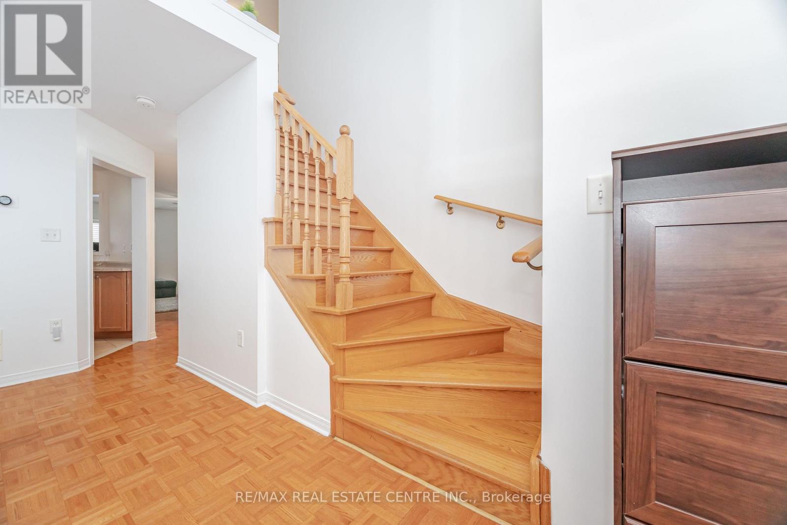 23 Quailvalley Drive, Brampton, Ontario L6R 0N3 - Photo 18 - W12603030