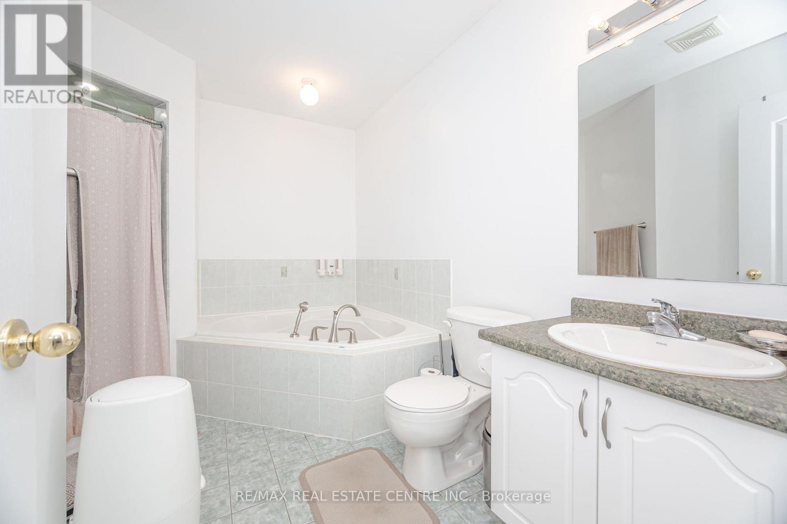 23 Quailvalley Drive, Brampton, Ontario L6R 0N3 - Photo 23 - W12603030