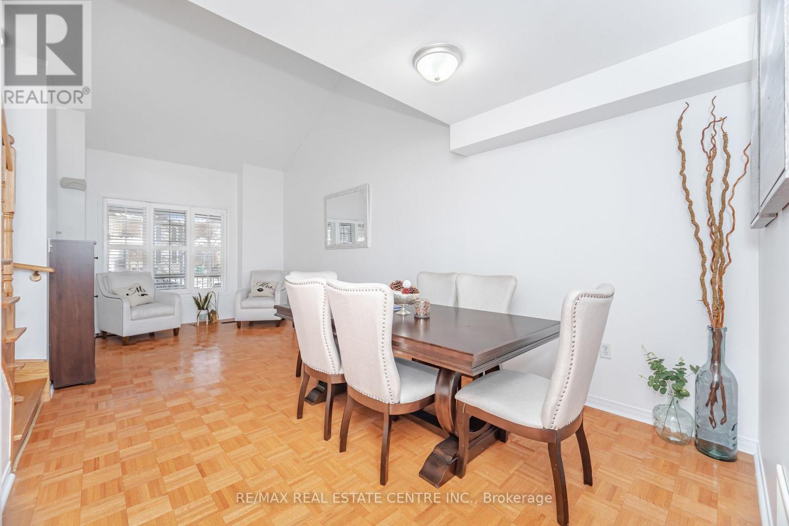 23 Quailvalley Drive, Brampton, Ontario L6R 0N3 - Photo 7 - W12603030