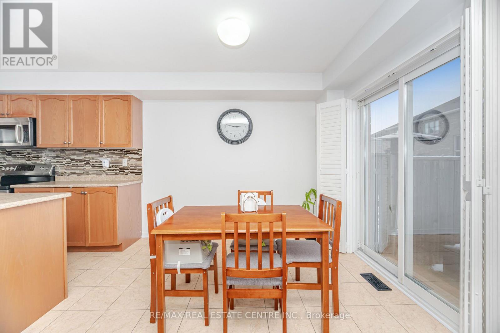 23 Quailvalley Drive, Brampton, Ontario L6R 0N3 - Photo 13 - W12603030